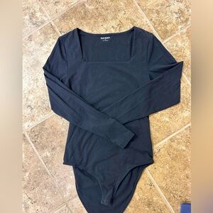 Square neck, long sleeve bodysuit in black